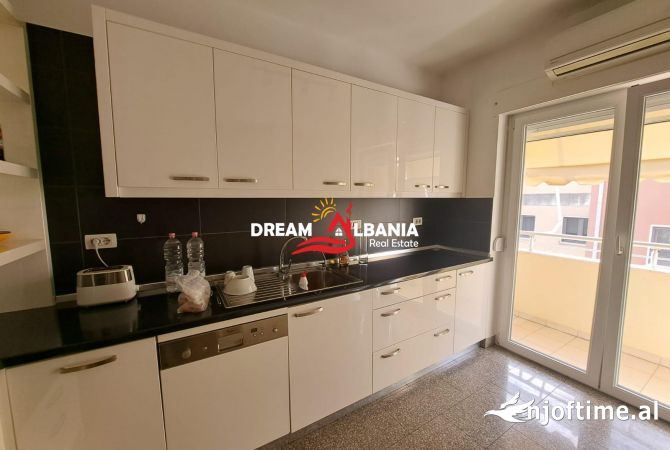 Shtepi me qera 3+1 ne Tirane - 1,600 Euro