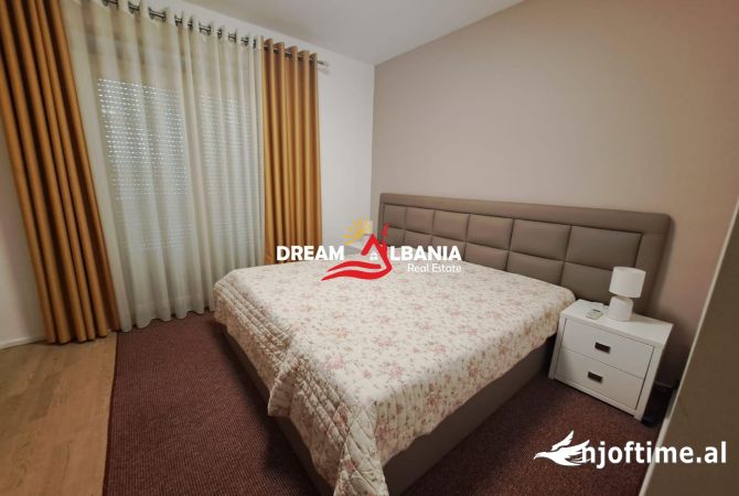 Shtepi me qera Apartament ne Tirane, 3+1, Mobilimi E mobiluar, Pagesa 1,600  Euro.