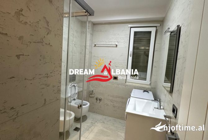 Shtepi ne shitje Vila Luksoze ne Durres, 2+1, Mobilimi E mobiluar, Pagesa 550,000  Euro.