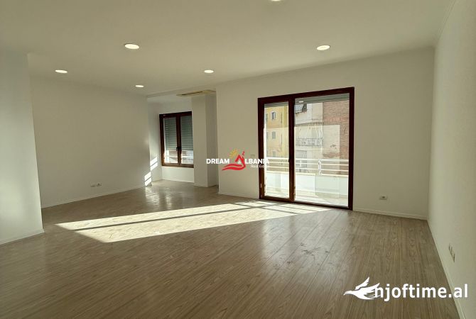 Ambjent per zyra me qera te Rruga e Kavajes prane Kompleksit Delijorgji (ID 42611245).