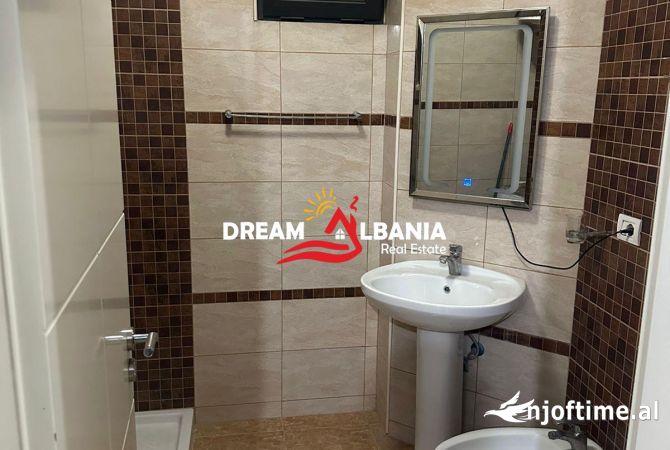 Shtepi ne shitje Apartament ne Tirane, 2+1, Mobilimi E mobiluar, Pagesa 140,000  Euro.