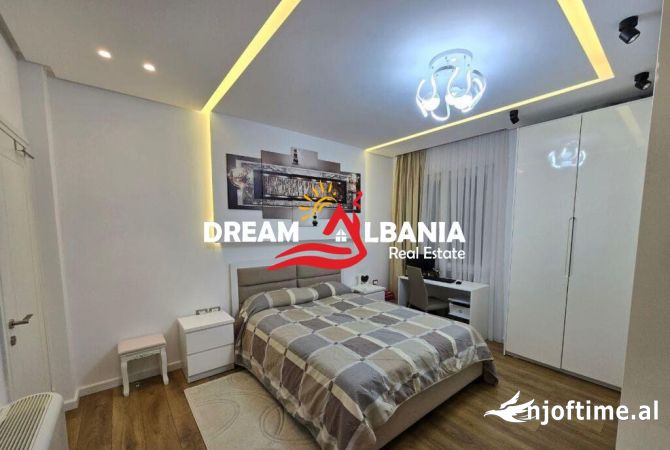 Shtepi ne shitje Apartament ne Tirane, 2+1, Mobilimi E mobiluar, Pagesa 300,000  Euro.