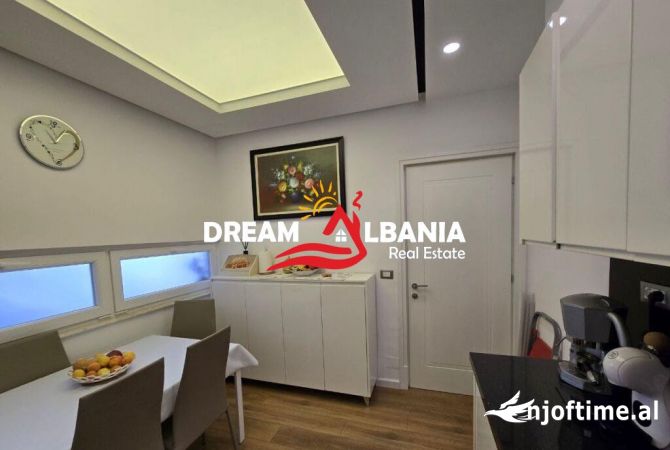 Shtepi ne shitje Apartament ne Tirane, 2+1, Mobilimi E mobiluar, Pagesa 300,000  Euro.