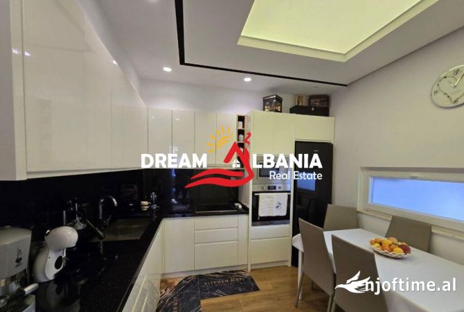 Shtepi ne shitje Apartament ne Tirane, 2+1, Mobilimi E mobiluar, Pagesa 300,000  Euro.