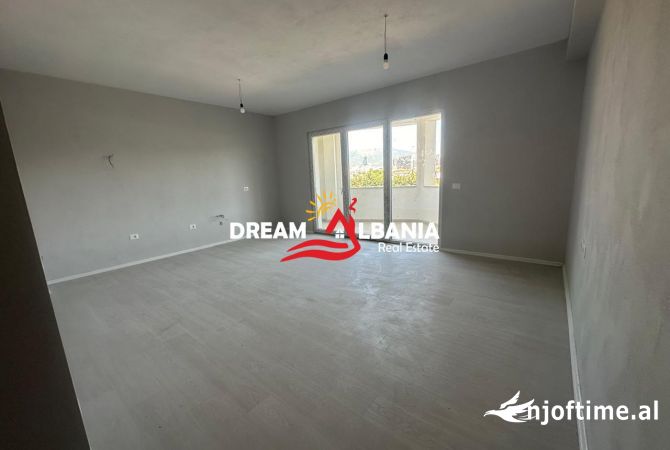 Ambient biznesi me qera 3+1 ne Tirane - 450 Euro