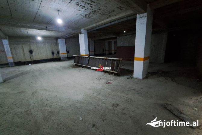 Ambient biznesi me qera 4+1 ne Tirane - 1,200 Euro