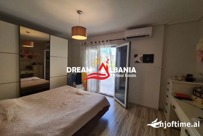 Shtepi ne shitje Apartament ne Vlore, 3+1, Mobilimi E mobiluar, Pagesa 318,000  Euro.