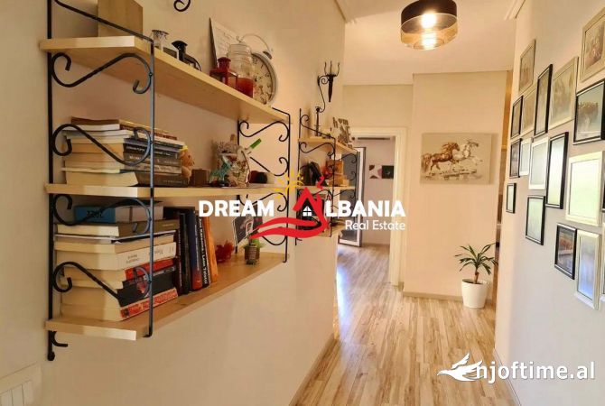 Shtepi ne shitje Apartament ne Vlore, 3+1, Mobilimi E mobiluar, Pagesa 318,000  Euro.