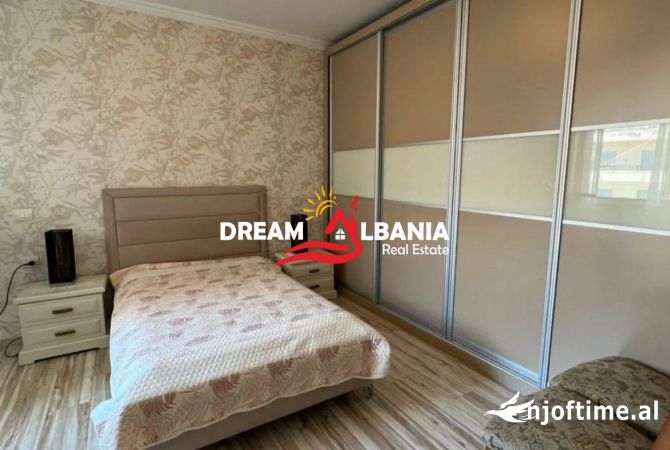 Shtepi ne shitje Apartament ne Vlore, 3+1, Mobilimi E mobiluar, Pagesa 318,000  Euro.