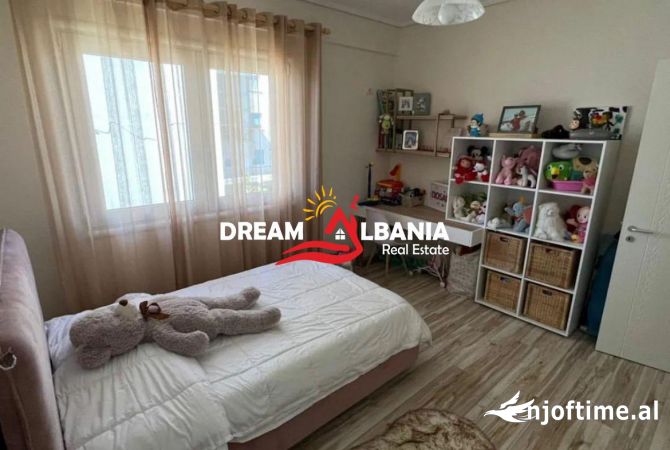 Shtepi ne shitje Apartament ne Vlore, 3+1, Mobilimi E mobiluar, Pagesa 318,000  Euro.