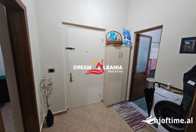 Shtepi ne shitje Apartament ne Tirane, 3+1, Mobilimi E mobiluar, Pagesa 250,000  Euro.