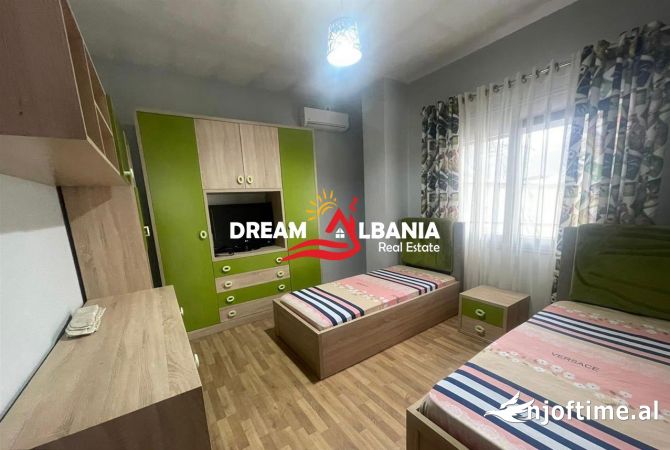 Shtepi me qera Apartament ne Tirane, 4+1, Mobilimi E mobiluar, Pagesa 1,350  Euro.