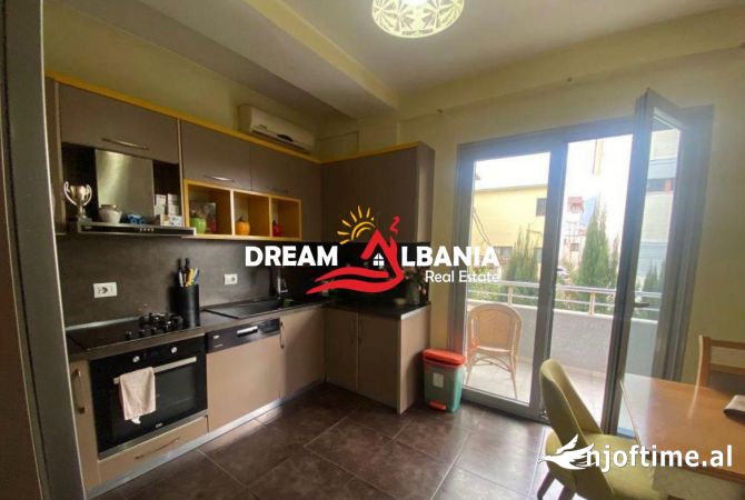 Shtepi me qera 4+1 ne Tirane - 1,350 Euro