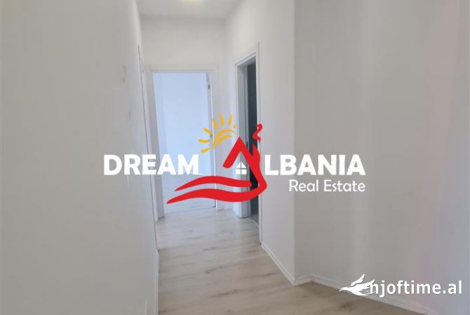 Shtepi me qera Apartament ne Tirane, 3+1, Mobilimi Bosh, pa mobiluar, Pagesa 750  Euro.