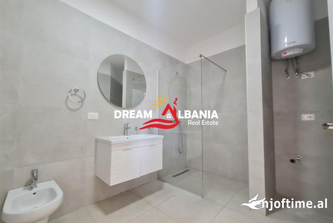 Shtepi me qera Apartament ne Tirane, 3+1, Mobilimi Bosh, pa mobiluar, Pagesa 750  Euro.