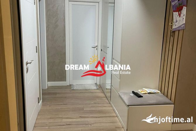 Shtepi me qera Apartament ne Tirane, 3+1, Mobilimi E mobiluar, Pagesa 800  Euro.