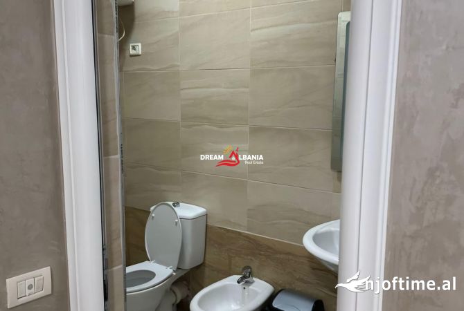 Shtepi me qera Apartament ne Tirane, 3+1, Mobilimi E mobiluar, Pagesa 800  Euro.