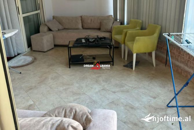 Shtepi me qera Apartament ne Tirane, 3+1, Mobilimi E mobiluar, Pagesa 800  Euro.