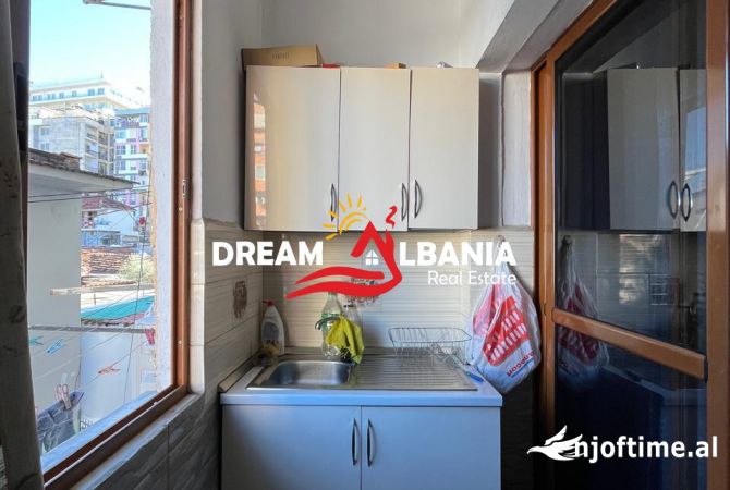 Shtepi ne shitje Apartament ne Tirane, 2+1, Mobilimi E mobiluar, Pagesa 155,000  Euro.