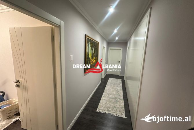 Shtepi me qera Apartament ne Tirane, 3+1, Mobilimi E mobiluar, Pagesa 700  Euro.