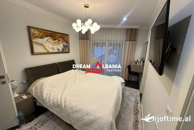 Shtepi me qera Apartament ne Tirane, 3+1, Mobilimi E mobiluar, Pagesa 700  Euro.