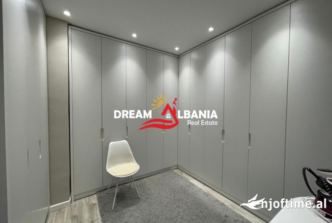 Shtepi ne shitje Apartament ne Tirane, 3+1, Mobilimi E mobiluar, Pagesa 180,000  Euro.