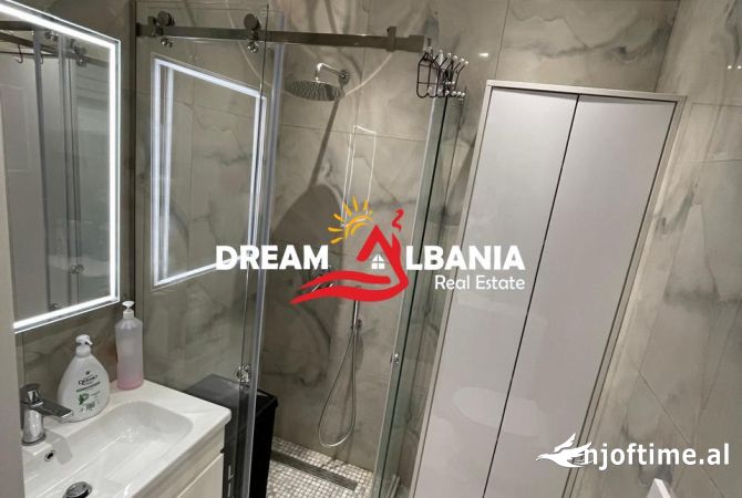 Shtepi ne shitje Apartament ne Tirane, 3+1, Mobilimi E mobiluar, Pagesa 180,000  Euro.