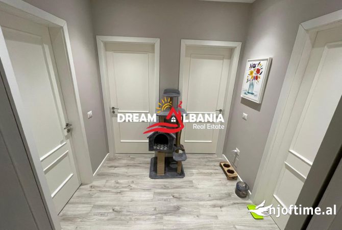 Shtepi ne shitje Apartament ne Tirane, 3+1, Mobilimi E mobiluar, Pagesa 180,000  Euro.