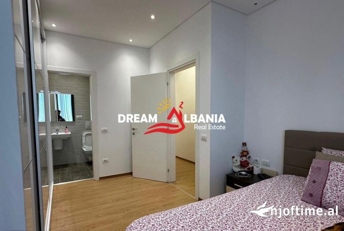 Shtepi me qera Apartament ne Tirane, 2+1, Mobilimi E mobiluar, Pagesa 900  Euro.