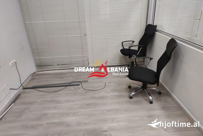 Ambjent per zyra me qera tek Komuna e Parisit, prane Kristal Center (ID 4261995)