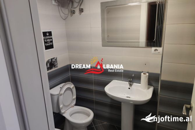 Ambjent per zyra me qera tek Komuna e Parisit, prane Kristal Center (ID 4261995)