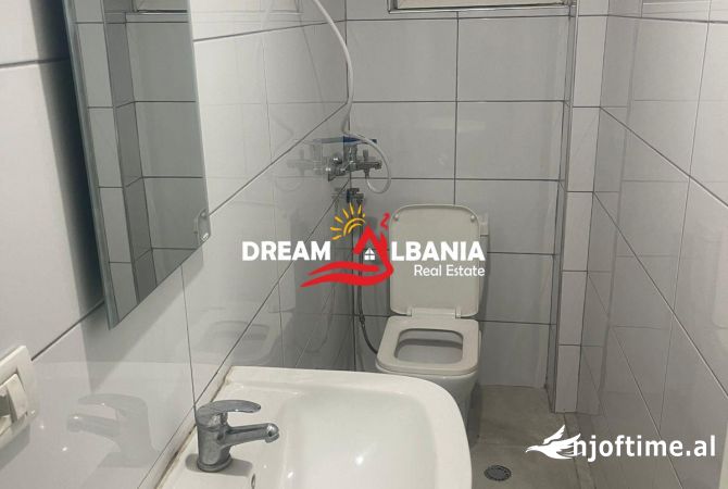 Shtepi me qera Apartament ne Tirane, 2+1, Mobilimi E mobiluar, Pagesa 40,000  Leke.