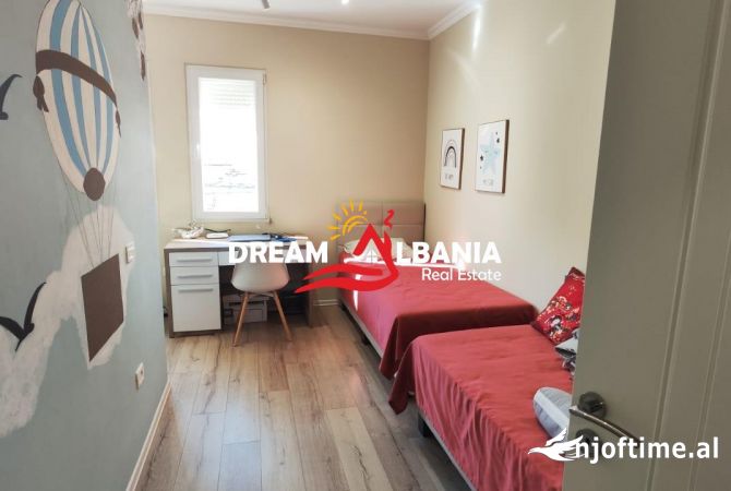 Shtepi ne shitje Apartament ne Tirane, 2+1, Mobilimi E mobiluar, Pagesa 207,000  Euro.