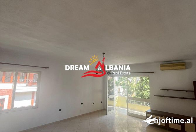 Ambient biznesi me qera 3+1 ne Tirane - 1,000 Euro