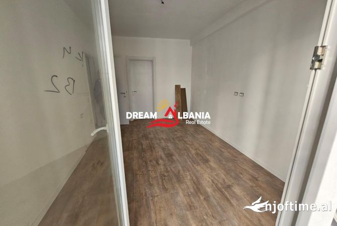 Shtepi ne shitje Apartament ne Tirane, 2+1, Mobilimi Bosh, pa mobiluar, Pagesa 180,000  Euro.