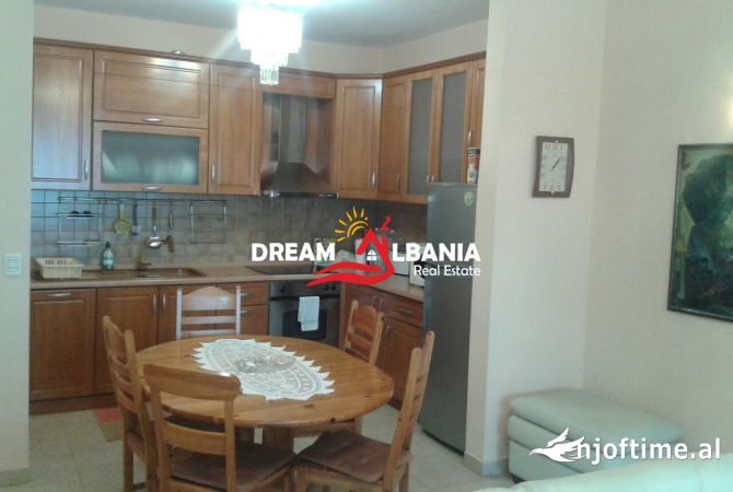 Shtepi me qera Apartament ne Tirane, 2+1, Mobilimi E mobiluar, Pagesa 1,000  Euro.