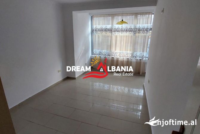 Shtepi ne shitje Apartament ne Tirane, 2+1, Mobilimi Pjeserisht e mobiluar, Pagesa 188,000  Euro.