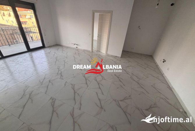 Ambient biznesi me qera 3+1 ne Tirane - 680 Euro