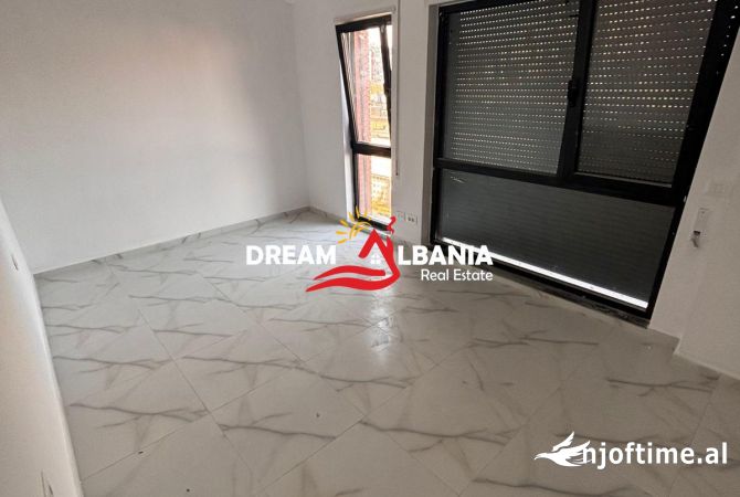 Ambient biznesi me qera 3+1 ne Tirane - 680 Euro