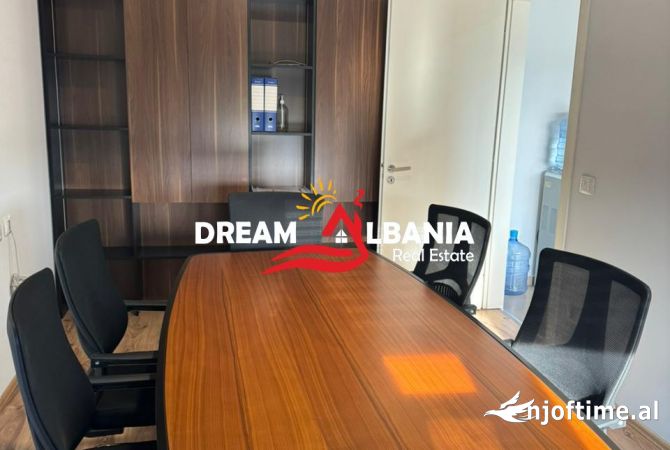 Ambient Biznesi/Zyre me Qera tek Zogu i Zi, prane Ring Center ne Tirane (ID 42611252)