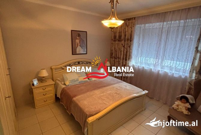 Shtepi me qera Apartament ne Tirane, 3+1, Mobilimi E mobiluar, Pagesa 1,000  Euro.