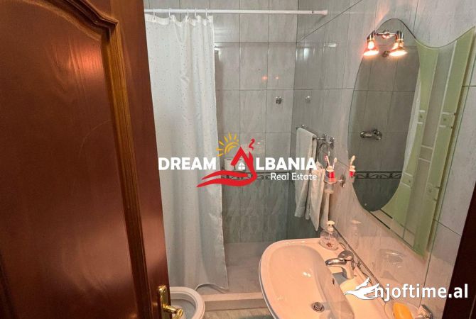 Shtepi me qera Apartament ne Tirane, 3+1, Mobilimi E mobiluar, Pagesa 1,000  Euro.