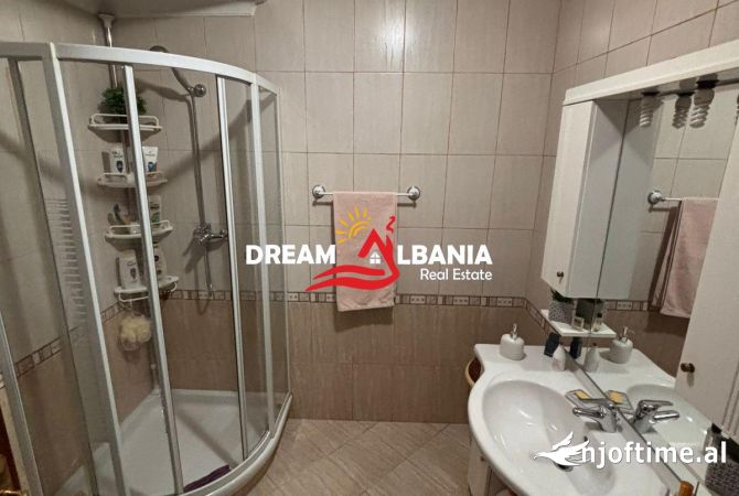 Shtepi me qera Apartament ne Tirane, 3+1, Mobilimi E mobiluar, Pagesa 1,000  Euro.