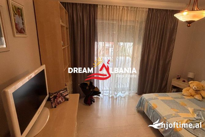 Shtepi me qera Apartament ne Tirane, 3+1, Mobilimi E mobiluar, Pagesa 1,000  Euro.