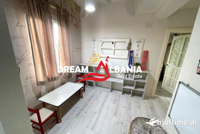 Shtepi ne shitje Apartament ne Tirane, 2+1, Mobilimi E mobiluar, Pagesa 173,000  Euro.
