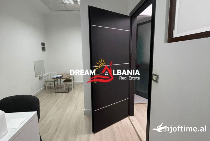 Ambjent biznesi per shitje tek Selvia, prane Observatorit (ID 4171513)