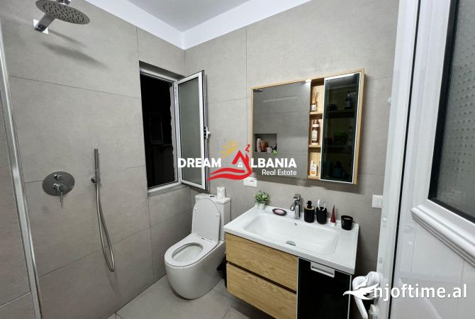 Shtepi ne shitje Apartament ne Tirane, 3+1, Mobilimi E mobiluar, Pagesa 300,000  Euro.