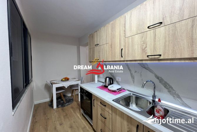 Shtepi ne shitje Apartament ne Tirane, 3+1, Mobilimi E mobiluar, Pagesa 300,000  Euro.