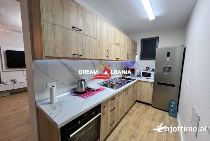 Shtepi ne shitje Apartament ne Tirane, 3+1, Mobilimi E mobiluar, Pagesa 300,000  Euro.