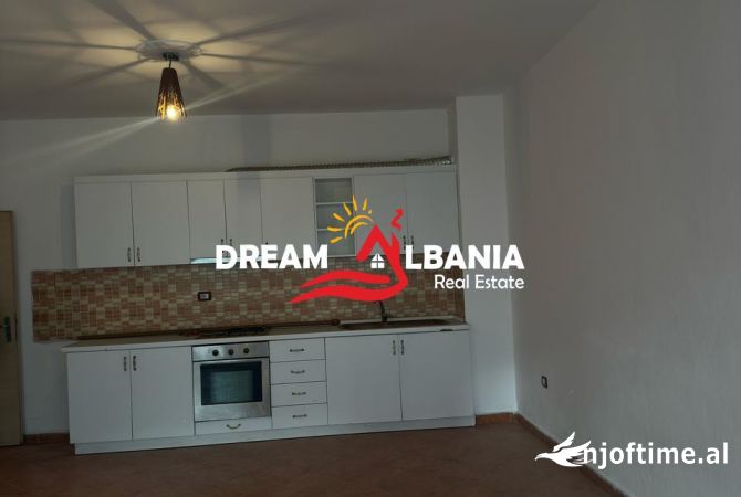 Shtepi ne shitje Apartament ne Tirane, 2+1, Mobilimi Bosh, pa mobiluar, Pagesa 134,000  Euro.